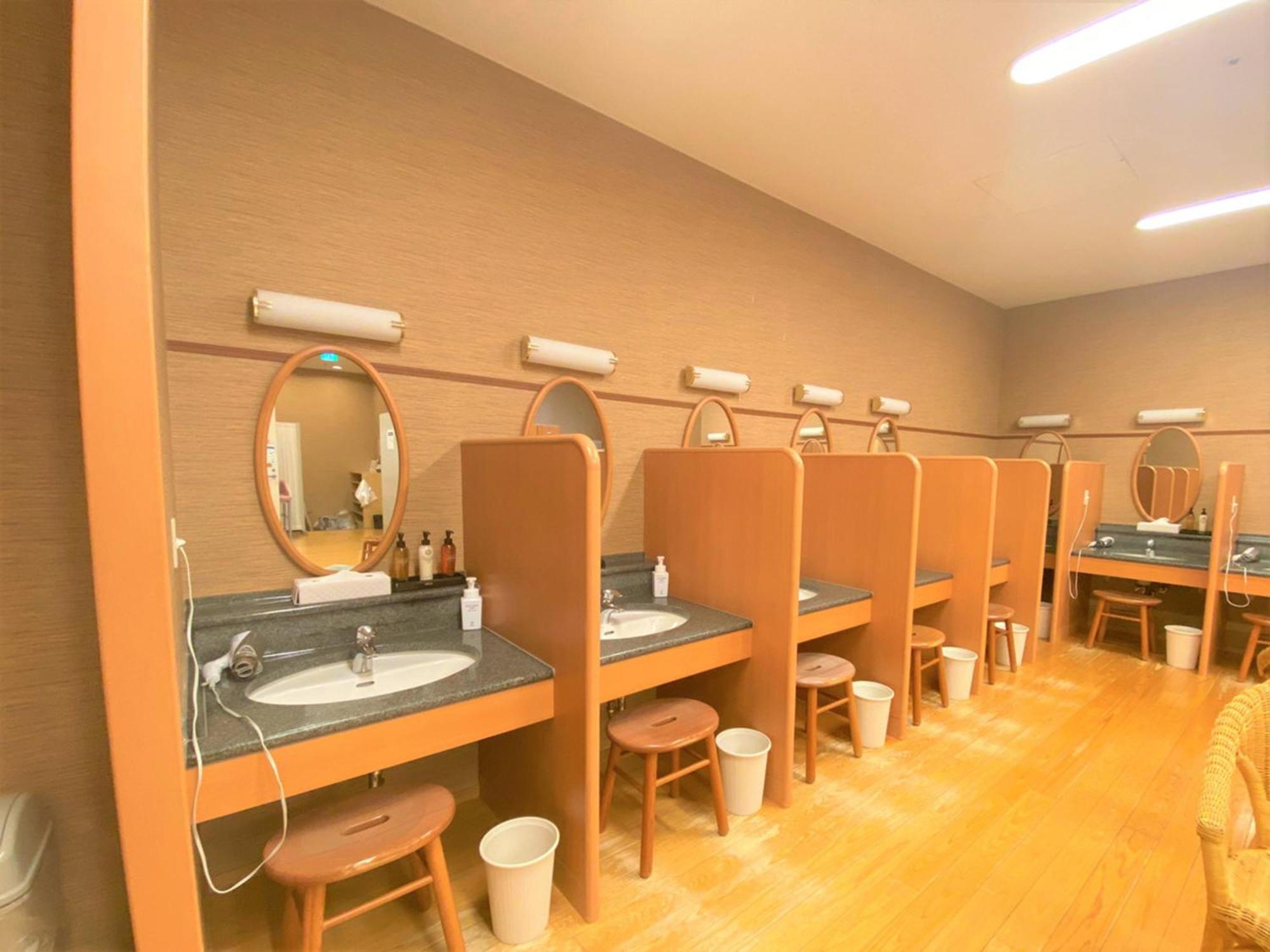 Sapporo Prince Hotel Ngoại thất bức ảnh A Japanese onsen's washing room